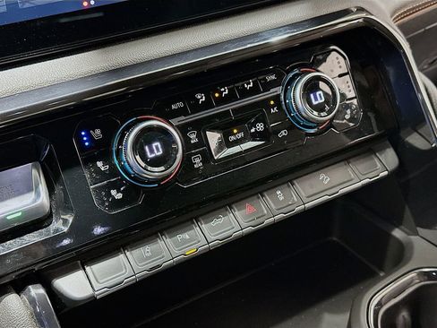 Used 2024 GMC Sierra 2500 AT4 w/ AT4 Premium Plus Package image 16