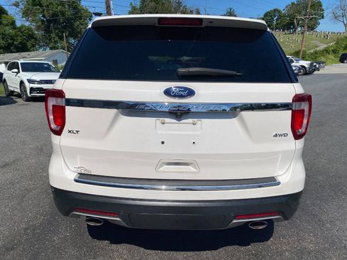 Used 2018 Ford Explorer XLT w/ Equipment Group 202A AWD/4WD image 4