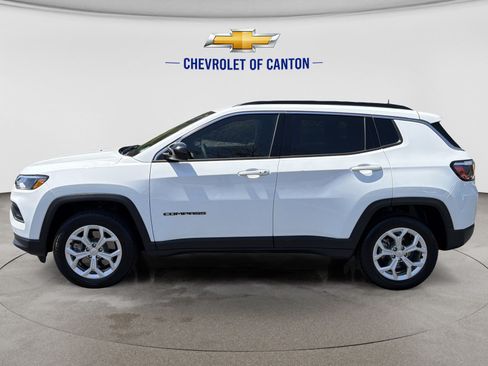Used 2024 Jeep Compass Latitude AWD/4WD image 8