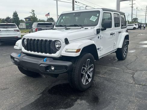 Used 2024 Jeep Wrangler Unlimited w/ Convenience Group AWD/4WD image 7