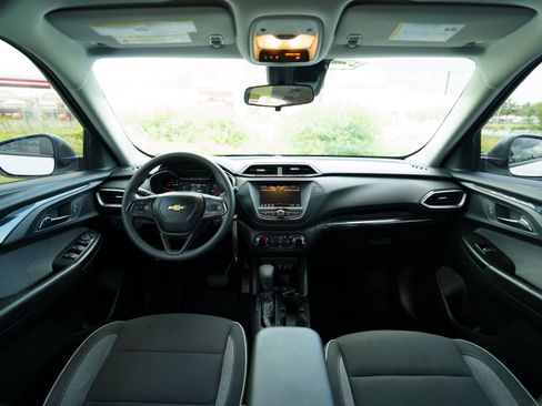 Used 2023 Chevrolet TrailBlazer LS FWD image 12