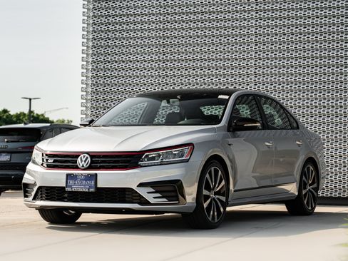 Used 2018 Volkswagen Passat GT FWD image 7