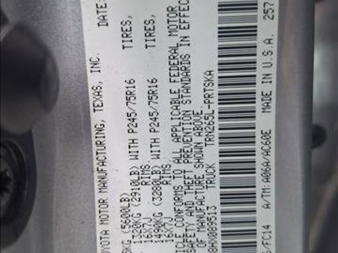 Used 2017 Toyota Tacoma SR5 w/ SR5 Appearance Package (SM) image 22