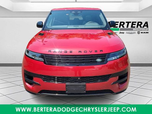 Used 2025 Land Rover Range Rover Sport SE AWD/4WD image 2