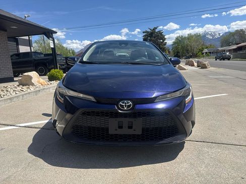 Used 2022 Toyota Corolla LE FWD image 2