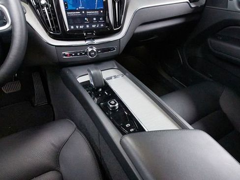 Certified 2025 Volvo XC60 B5 Plus AWD/4WD image 9