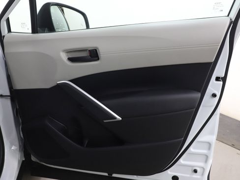 Used 2024 Toyota Corolla Cross LE w/ Moonroof Package image 11