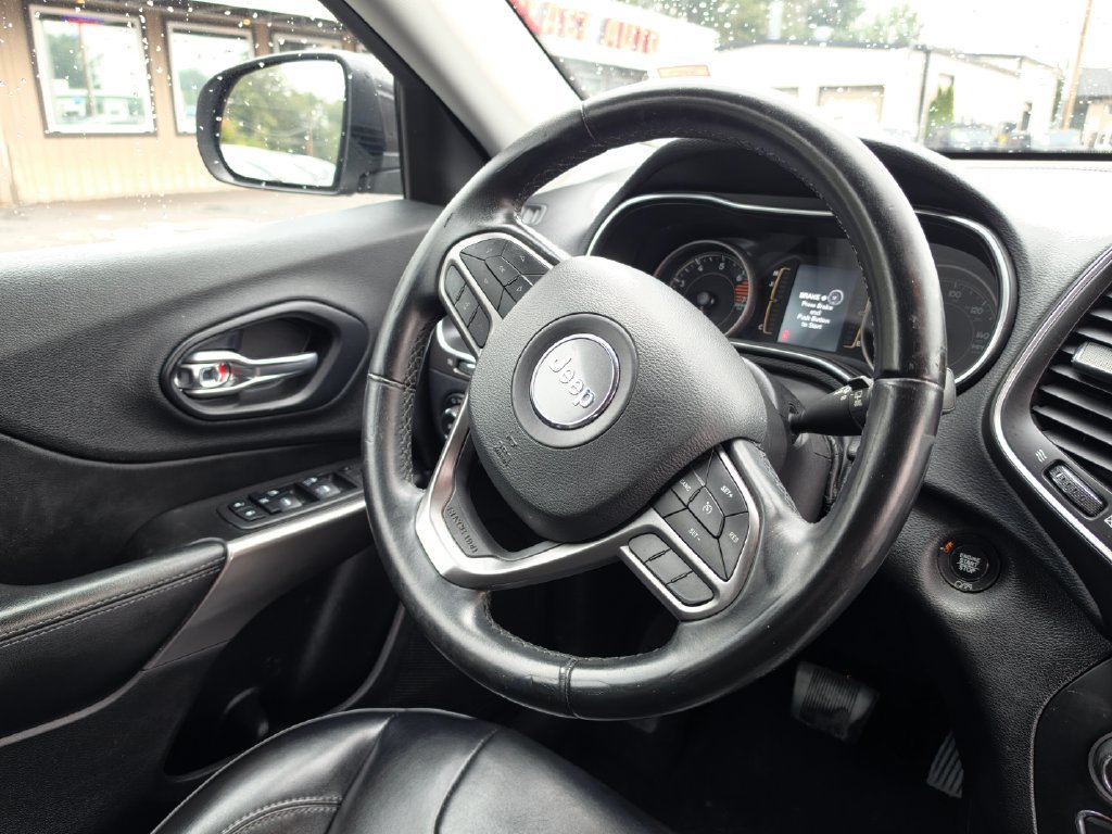 Used 2019 Jeep Cherokee Latitude Plus FWD image 15