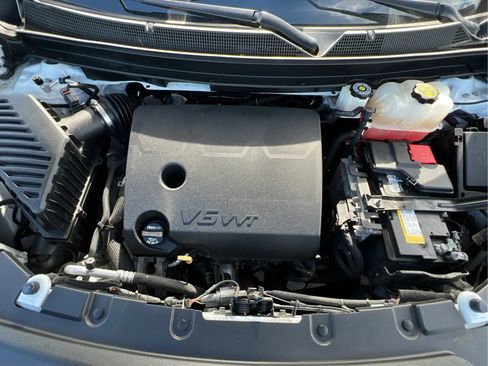 Used 2021 Chevrolet Traverse LS w/ LPO, Floor Liner Package AWD/4WD image 28