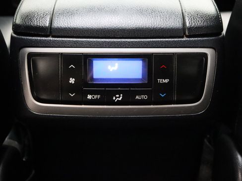 Used 2019 Toyota Highlander XLE FWD image 31