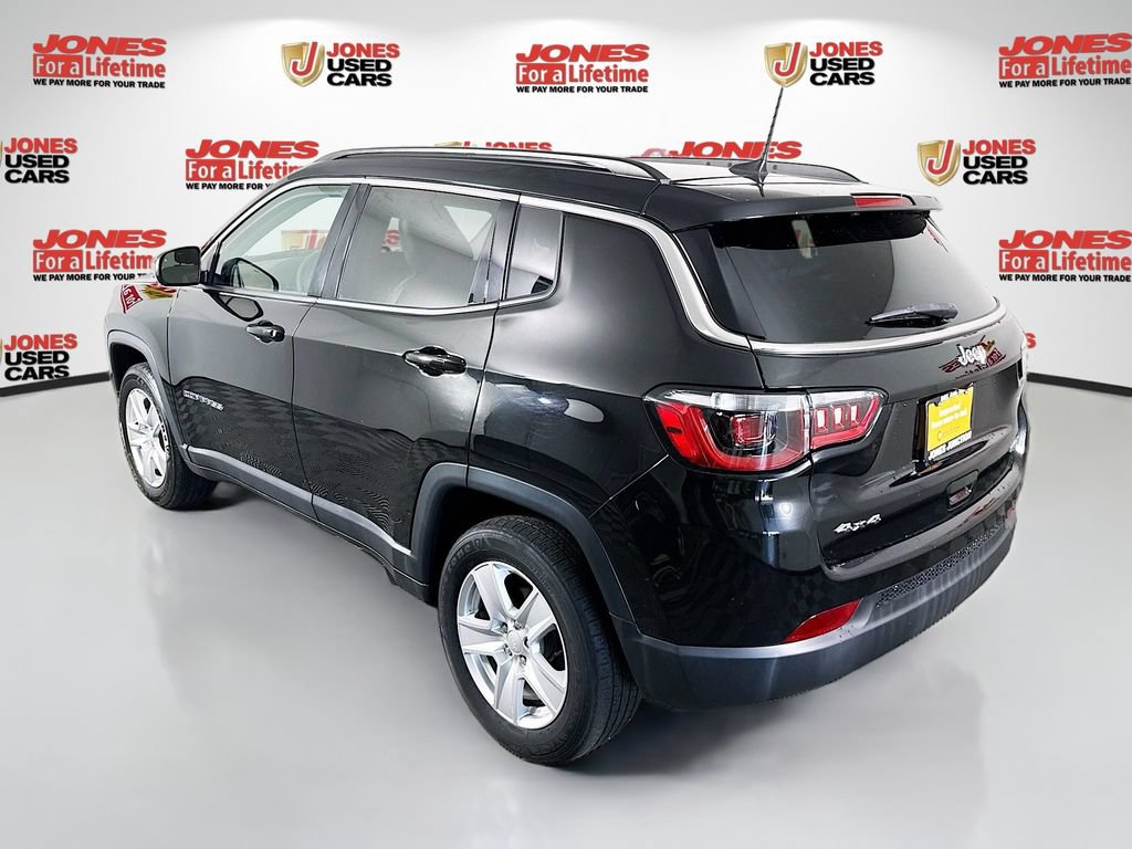 Used 2022 Jeep Compass Latitude w/ Sun and Sound Group AWD/4WD image 2