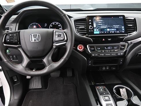Used 2025 Honda Ridgeline Black Edition image 15