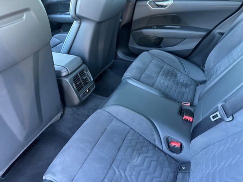 Used 2022 Audi e-tron GT Premium Plus image 13