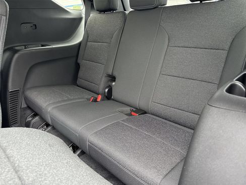 Used 2025 Chevrolet Traverse LT FWD image 39