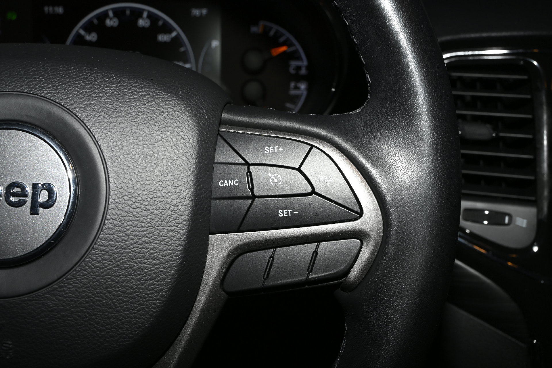 Used 2022 Jeep Grand Cherokee Laredo X AWD/4WD image 35