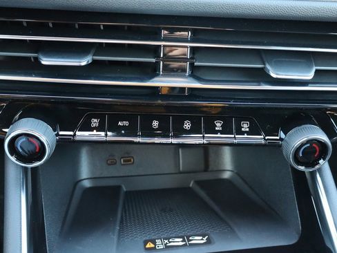 New 2026 Chevrolet Traverse LT w/ Midnight/Sport Edition image 11