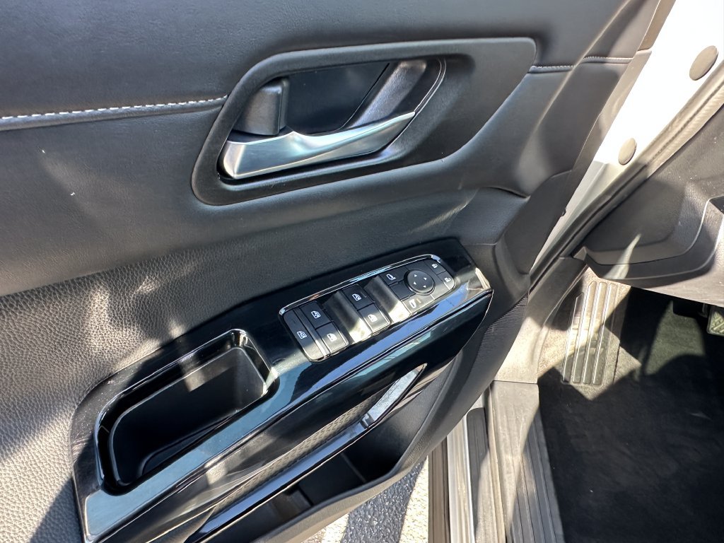 Used 2022 Nissan Pathfinder SV FWD image 24