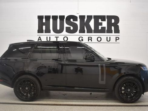 Used 2025 Land Rover Range Rover SE AWD/4WD image 2