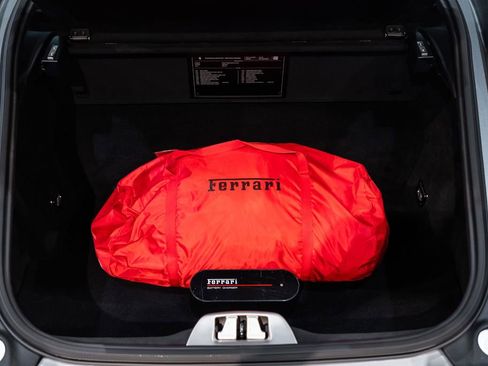 Used 2020 Ferrari 812 Superfast RWD image 23