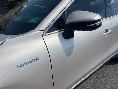 Used 2021 Toyota Venza Limited w/ Advanced Technology Package image 27