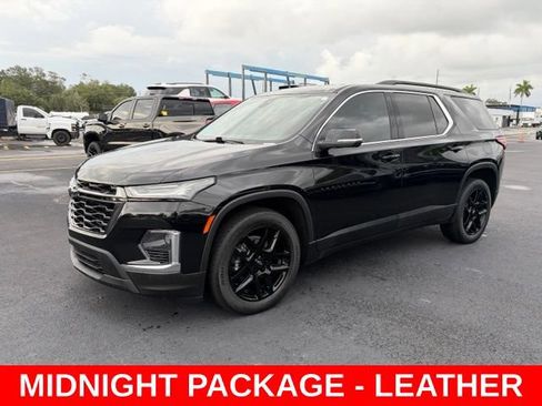 Used 2022 Chevrolet Traverse LT w/ LPO, Blackout Package FWD image 3