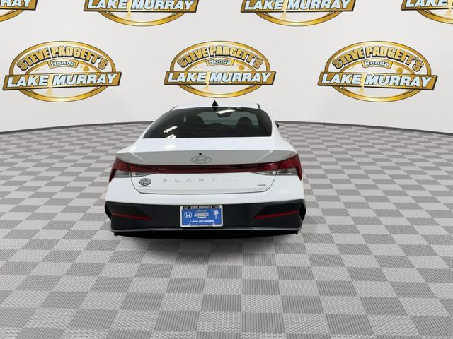 Used 2025 Hyundai Elantra Limited FWD image 3