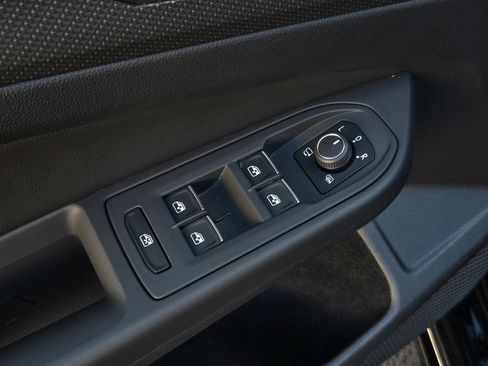 Used 2024 Volkswagen Golf R AWD/4WD image 13