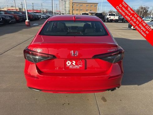 Used 2025 Honda Civic Sport image 4