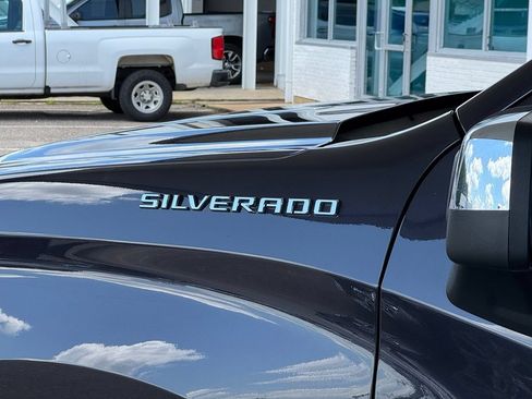 Used 2023 Chevrolet Silverado 1500 LT AWD/4WD image 5