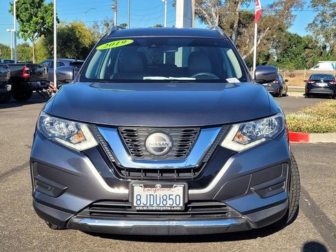 Used 2019 Nissan Rogue SV FWD image 2