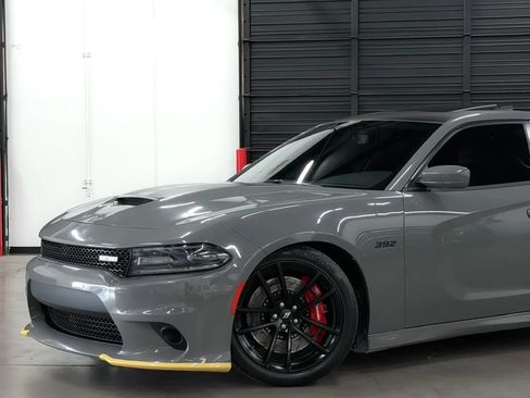 Used 2018 Dodge Charger R/T RWD image 3