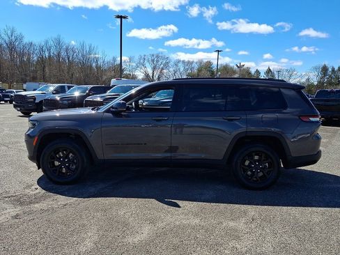 Used 2024 Jeep Grand Cherokee L Laredo AWD/4WD image 7