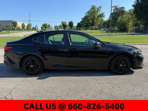 Used 2025 Toyota Camry SE FWD image 29