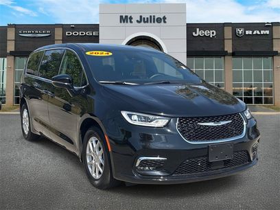 Used 2024 Chrysler Pacifica Touring