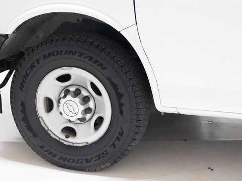 Used 2017 Chevrolet Express 2500 image 61