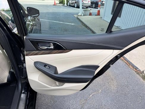 Used 2016 Nissan Maxima Platinum w/ Interior Lighting Package FWD image 24