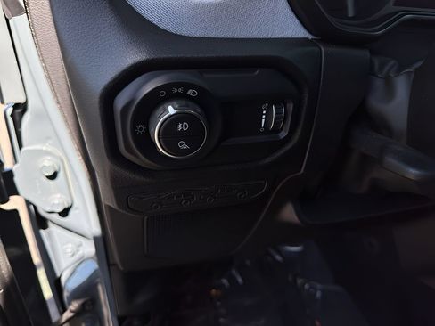 Used 2025 Jeep Gladiator Sport AWD/4WD image 14