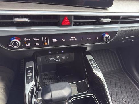 Used 2025 Kia Sorento SX AWD/4WD image 28