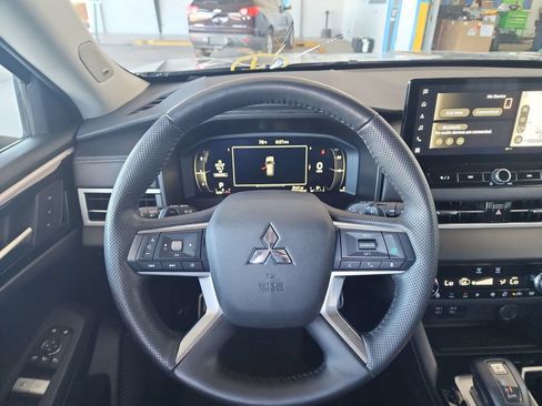 Used 2025 Mitsubishi Outlander SEL AWD/4WD image 18