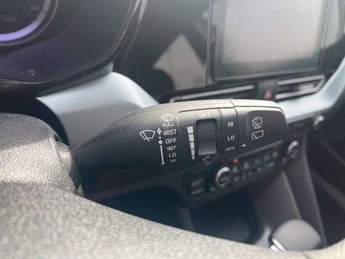 Used 2022 Kia Niro LX image 24
