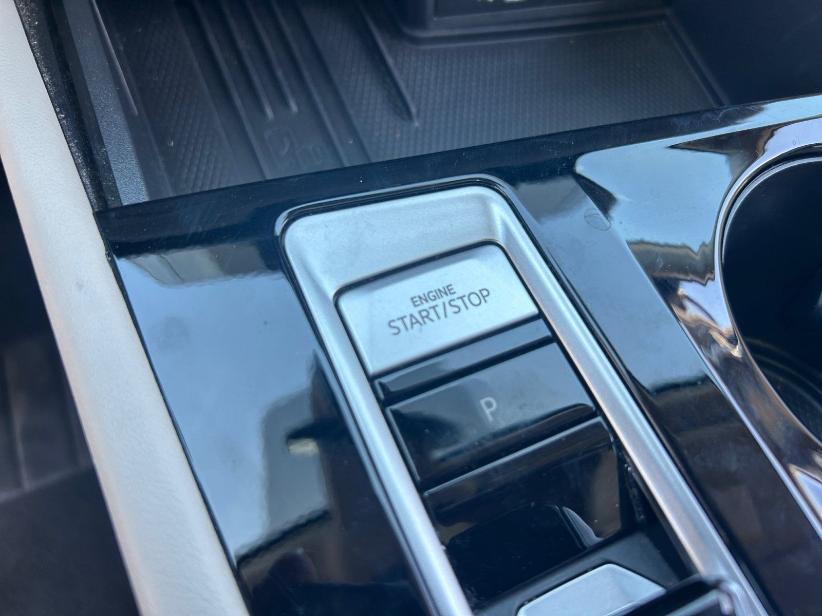 Certified 2025 Volkswagen Atlas SEL AWD/4WD image 29