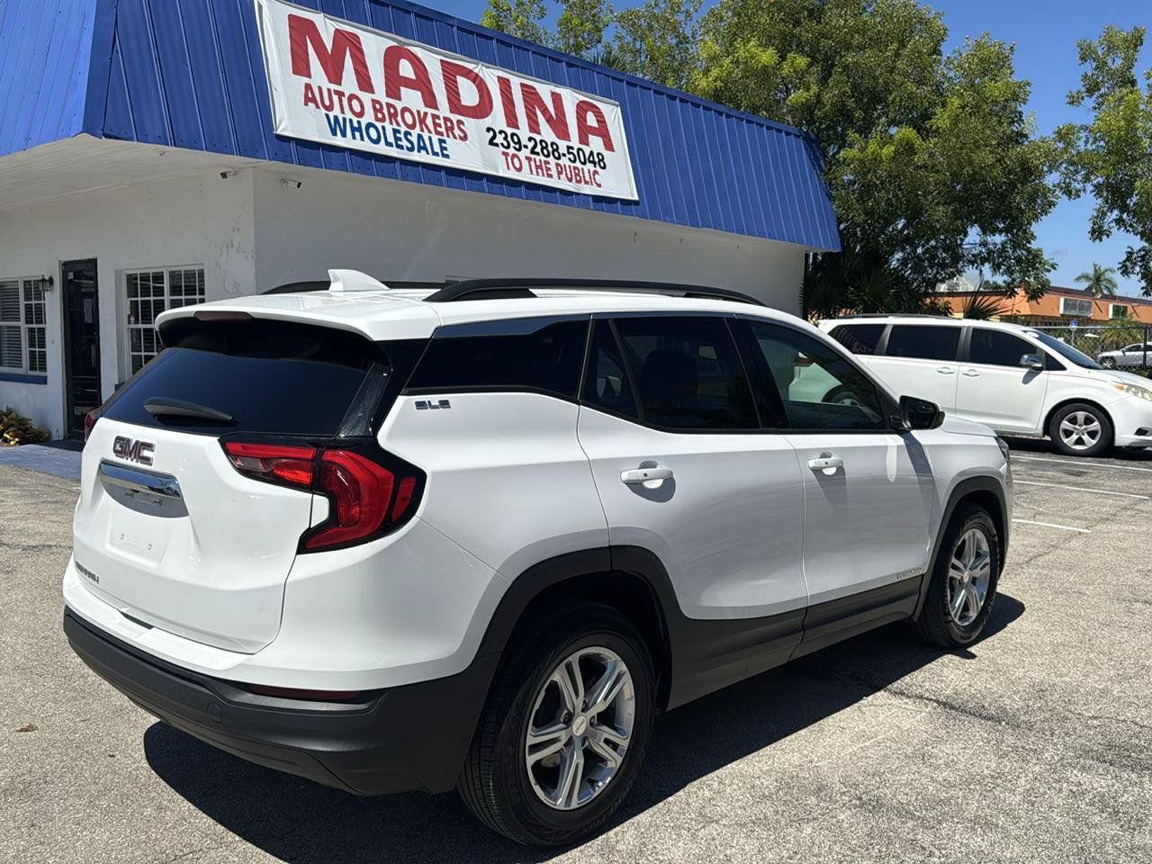 Used 2019 GMC Terrain SLE w/ Driver Convenience Package FWD image 8