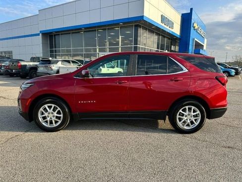 Used 2023 Chevrolet Equinox LT image 2