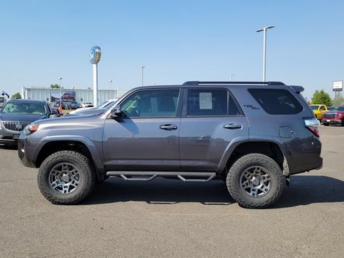 Used 2023 Toyota 4Runner TRD Off-Road Premium AWD/4WD image 2