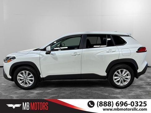 Used 2024 Toyota Corolla Cross LE AWD/4WD image 8