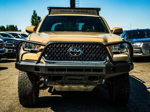 Used 2019 Toyota Tacoma TRD Off-Road AWD/4WD image 5