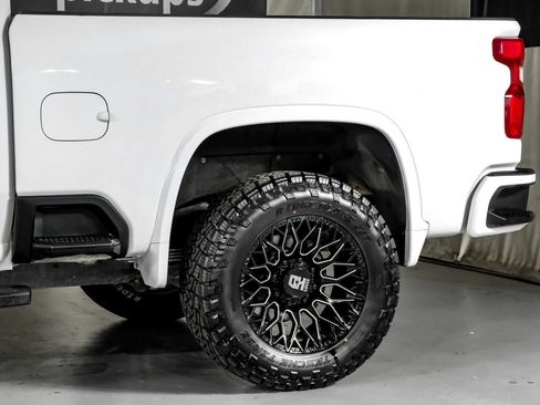 Used 2025 Chevrolet Silverado 2500 LT AWD/4WD image 14