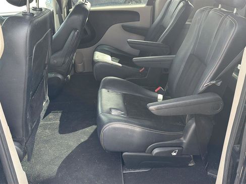 Used 2017 Dodge Grand Caravan SXT image 10