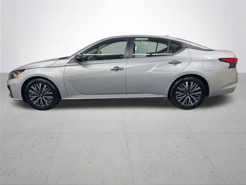 Used 2024 Nissan Altima 2.5 SV image 3