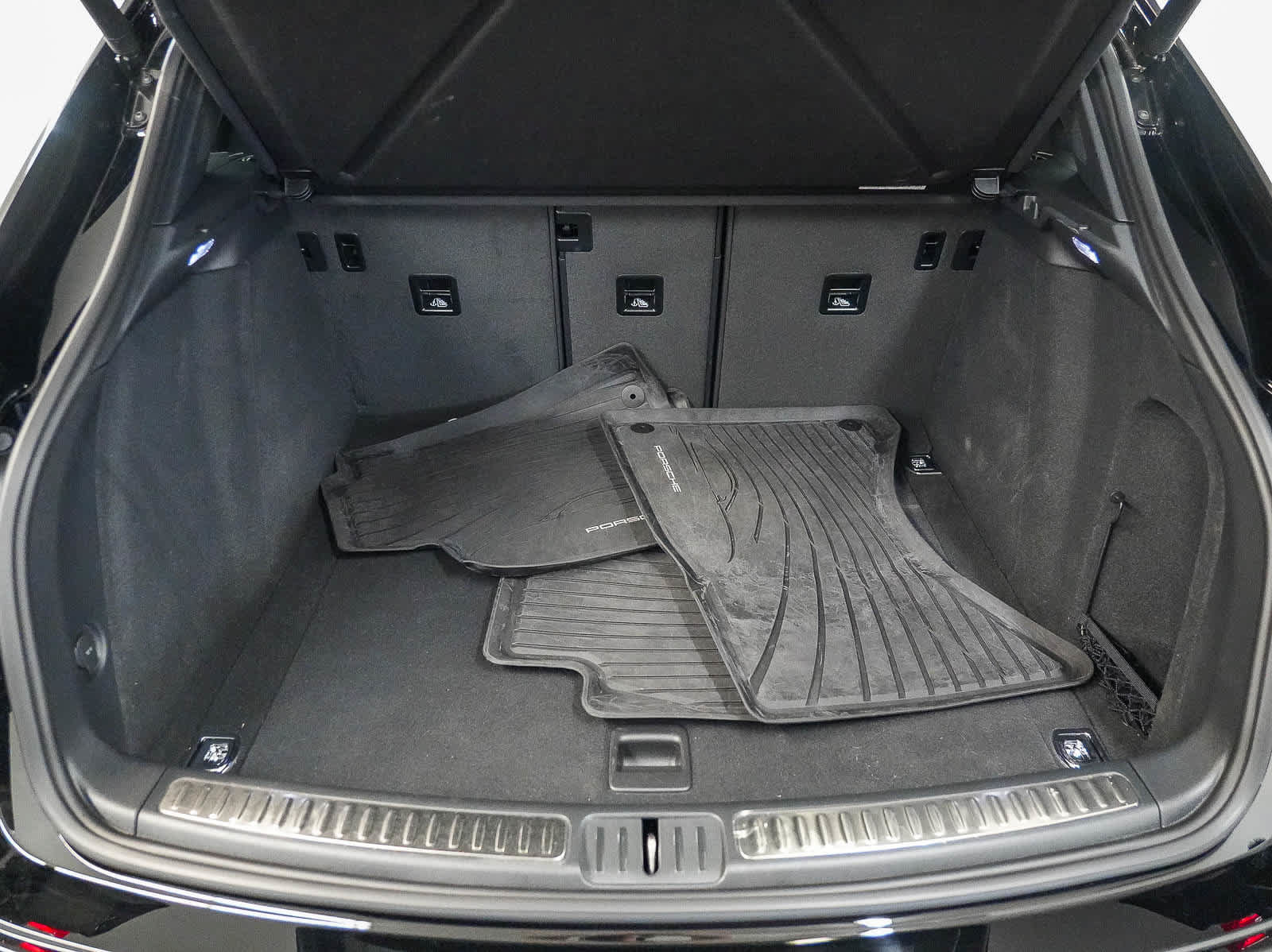 Certified 2026 Porsche Macan AWD/4WD image 27